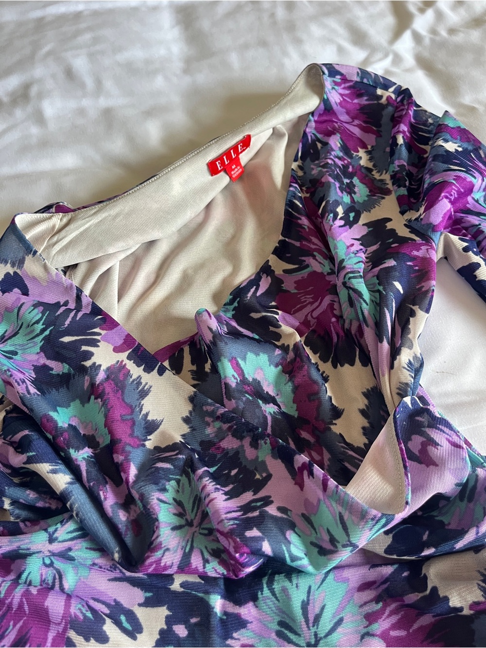 ELLE Size M Teal and Purple Floral Faux-Wrap V-Neck Ruched Top - Picture 13 of 16